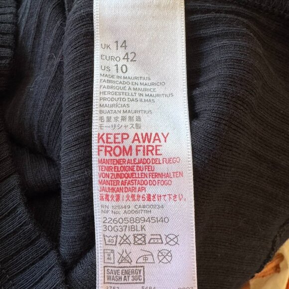 EUC TopShop V-Neck Ribbed Cropper T-shirt, Black, Size 10 Tall - Picture 15 of 15